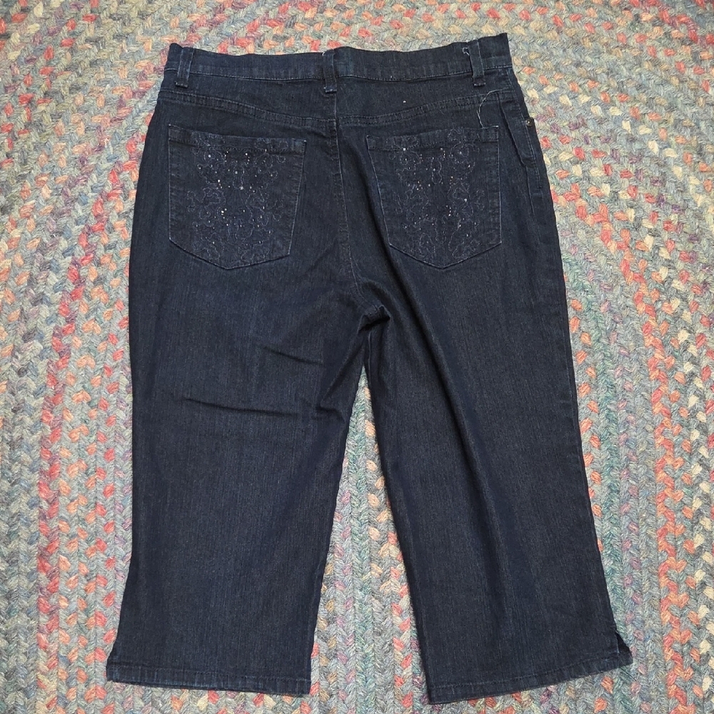 Gloria Vanderbilt Dark Wash Stretch Capri Jeans Slimming